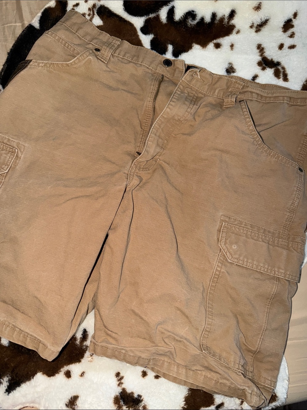 Men's Cargo Shorts in Tan - Wrangler Workwear